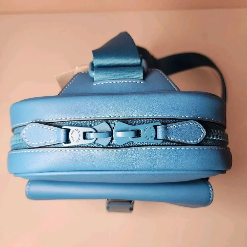 Coach track pack